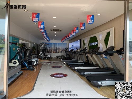 銳強(qiáng)體育店內(nèi)的跑步機(jī)