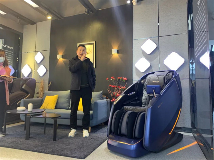 銳強(qiáng)體育集團(tuán)旗下品牌—銳珀?duì)柵e行新款4D穴感總裁按摩椅S500內(nèi)訓(xùn)會(huì)