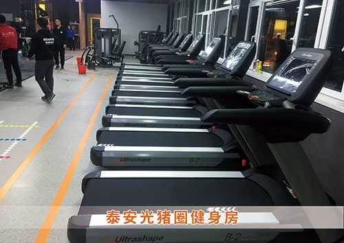 銳強(qiáng)體育為泰安光豬圈打造的健身房