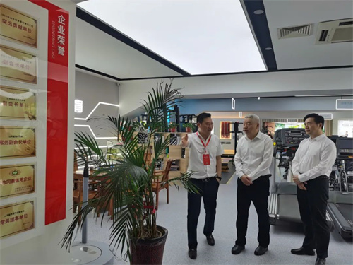 臨沂市政府王映海副市長一行蒞臨銳強(qiáng)體育集團(tuán)濟(jì)南省體旗艦店