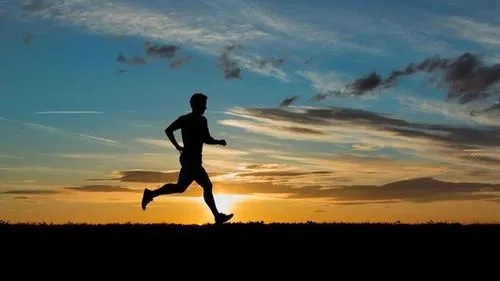 如果你堅(jiān)持跑步一年，將會(huì)發(fā)生什么？